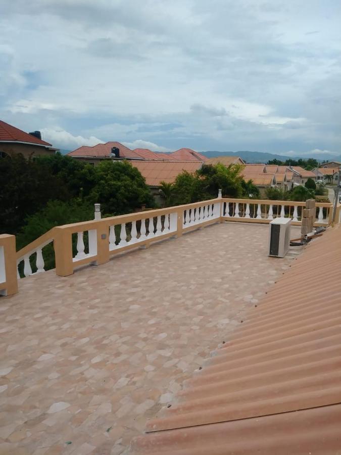 Ferienwohnung Irie Hideaway - Private Studio In Gated Community --Caribbean Estates, Portmore Exterior foto