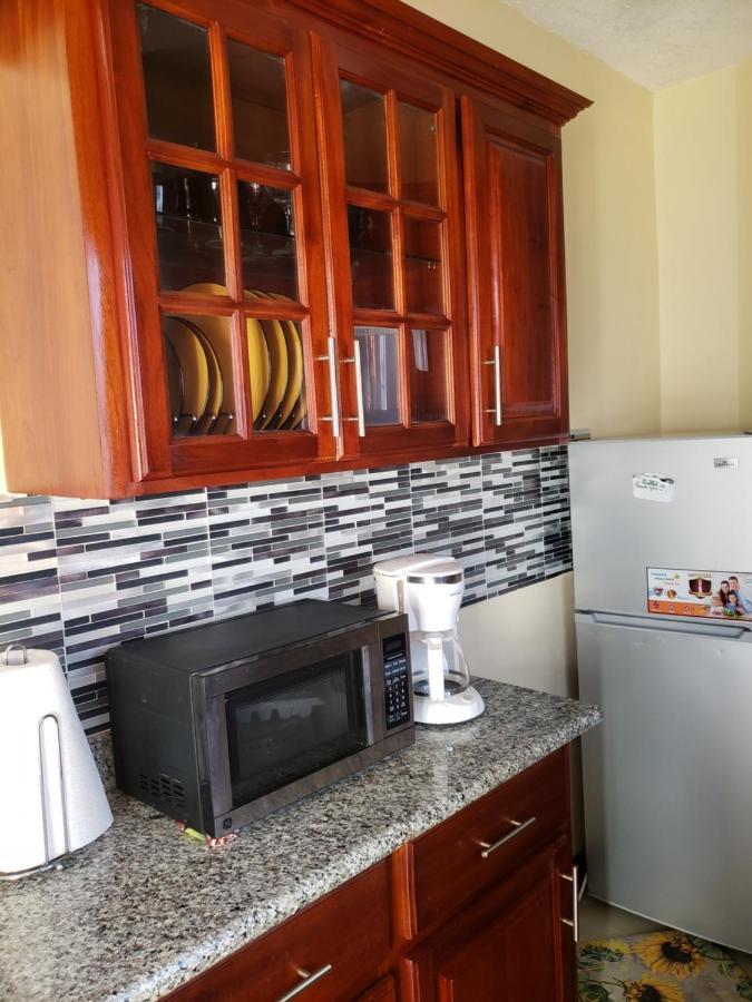 Ferienwohnung Irie Hideaway - Private Studio In Gated Community --Caribbean Estates, Portmore Exterior foto