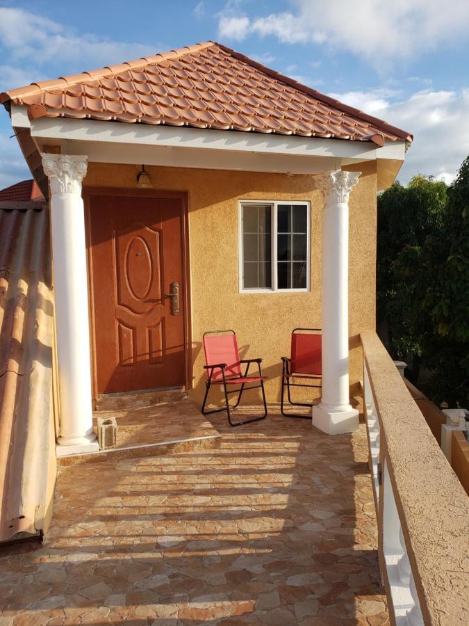 Ferienwohnung Irie Hideaway - Private Studio In Gated Community --Caribbean Estates, Portmore Exterior foto