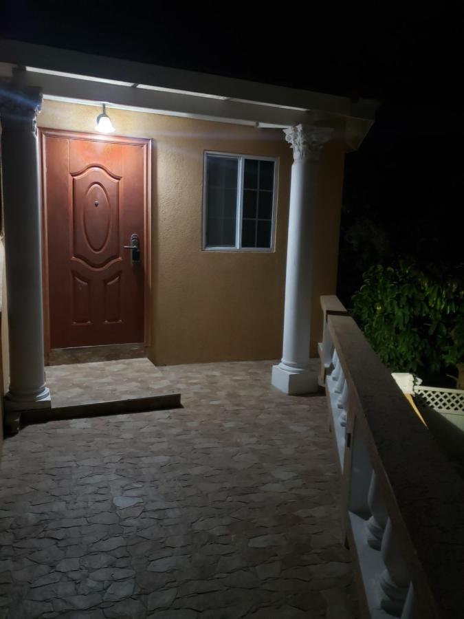 Ferienwohnung Irie Hideaway - Private Studio In Gated Community --Caribbean Estates, Portmore Exterior foto